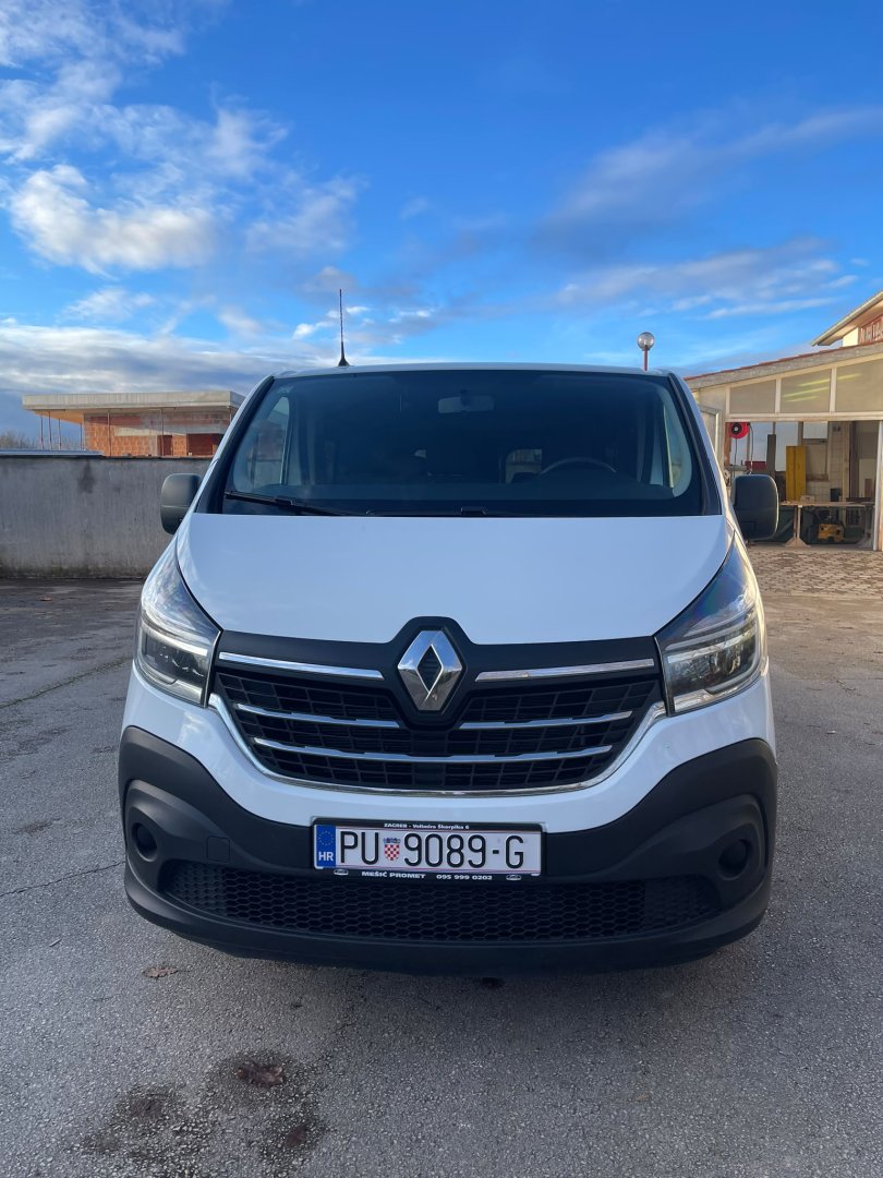Putnički kombi za najam - Renault Trafic &ndash; 2