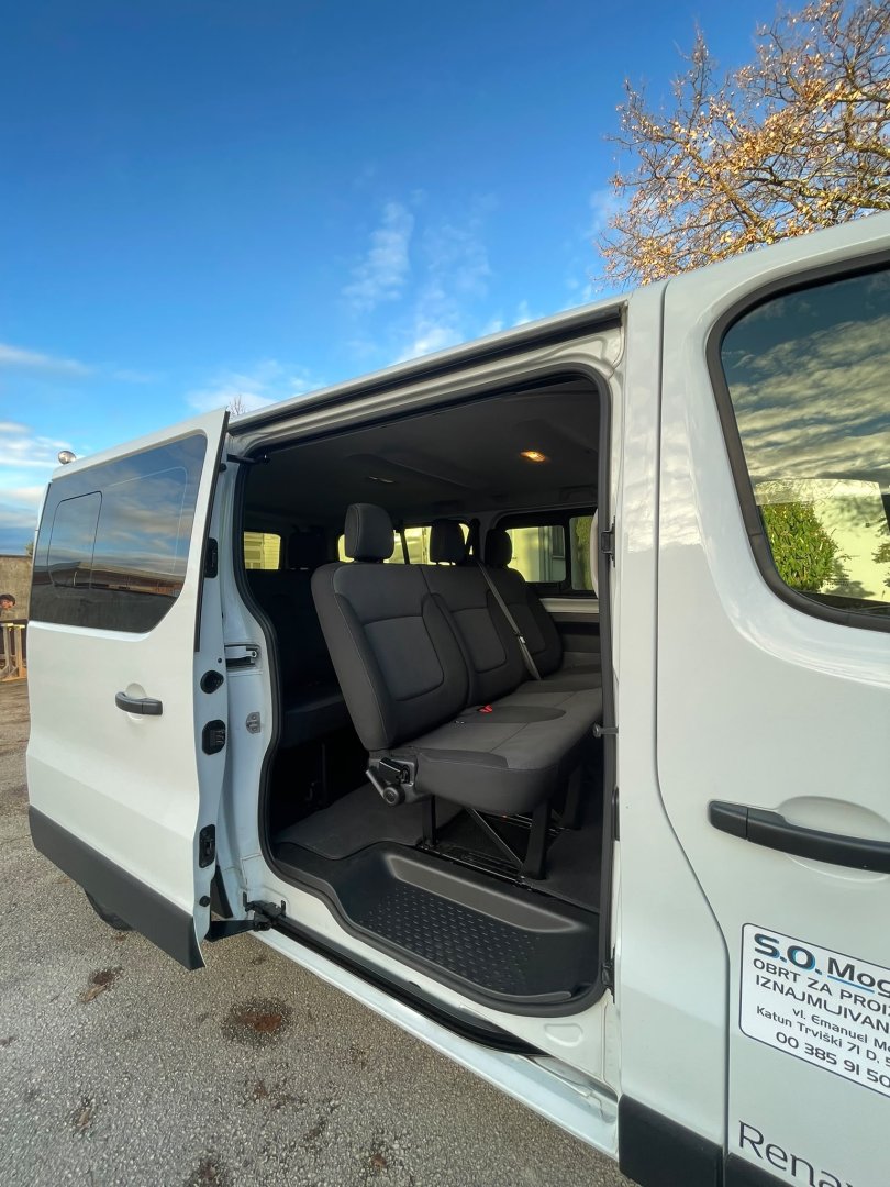 Putnički kombi za najam - Renault Trafic &ndash; 8