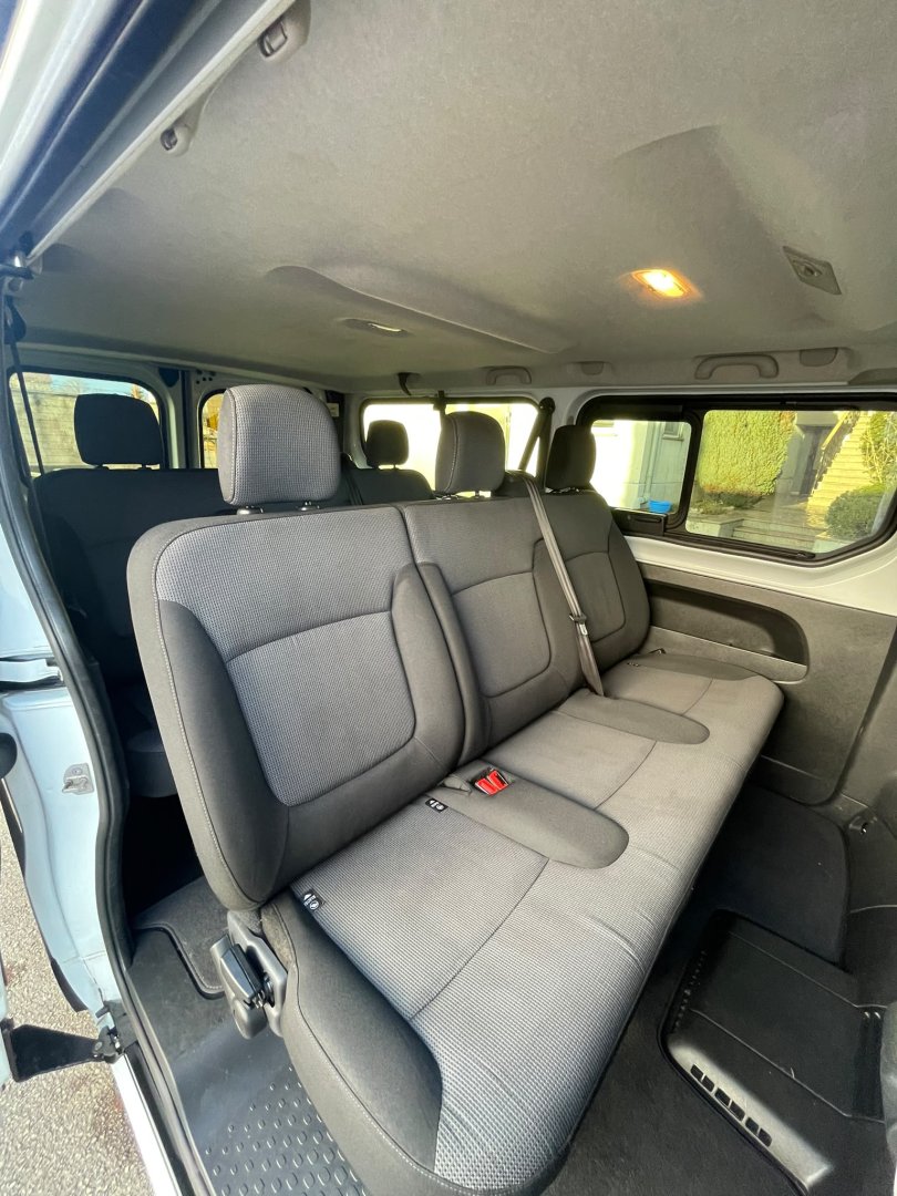 Putnički kombi za najam - Renault Trafic &ndash; 6