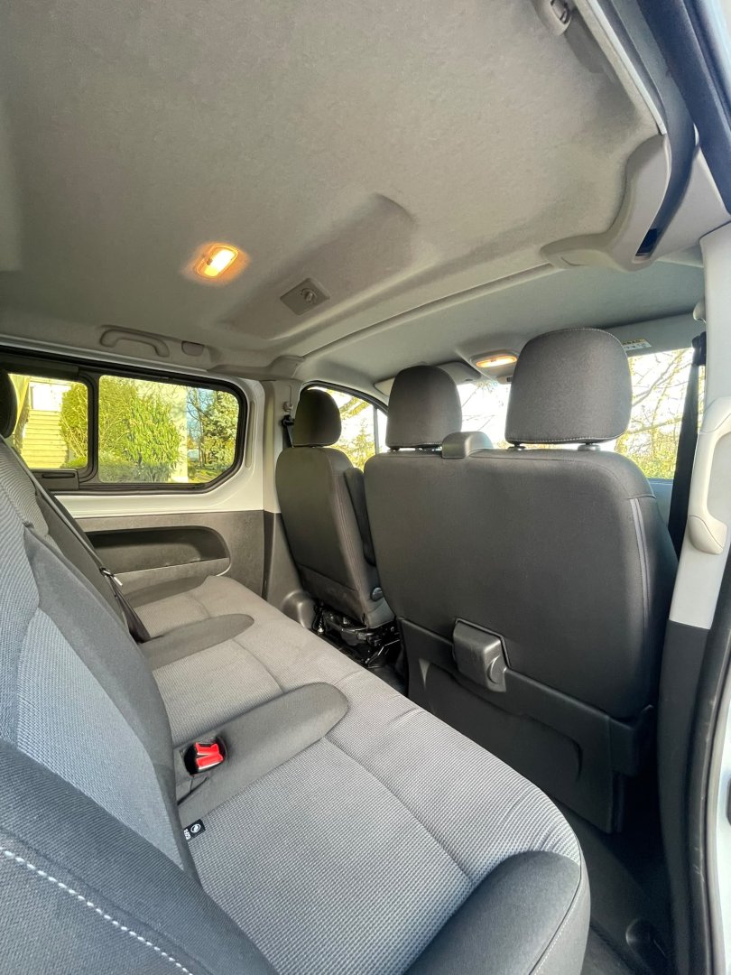 Putnički kombi za najam - Renault Trafic &ndash; 7