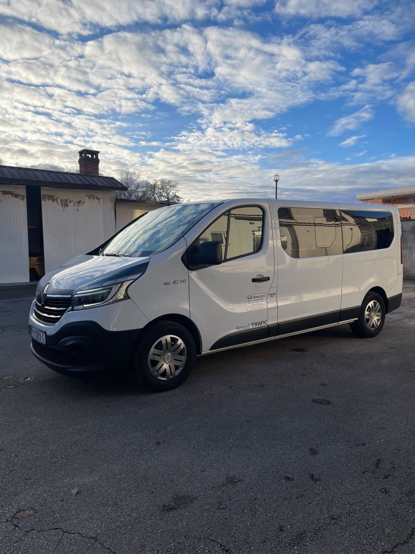 Putnički kombi za najam - Renault Trafic &ndash; 3